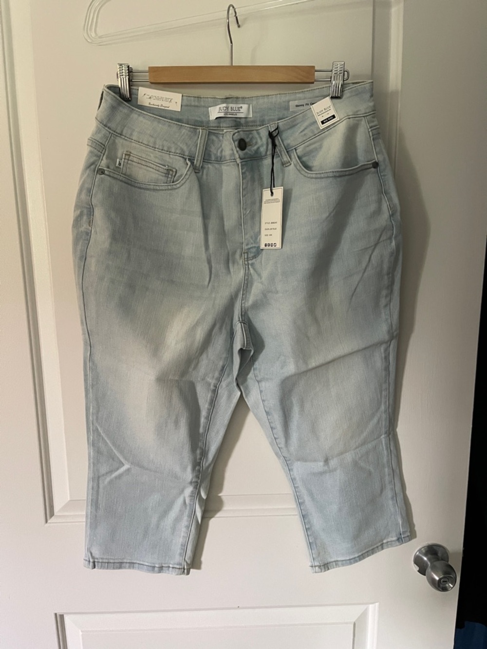 Judy Blue Light Blue Mid Rise Capri - Size 16W NWT